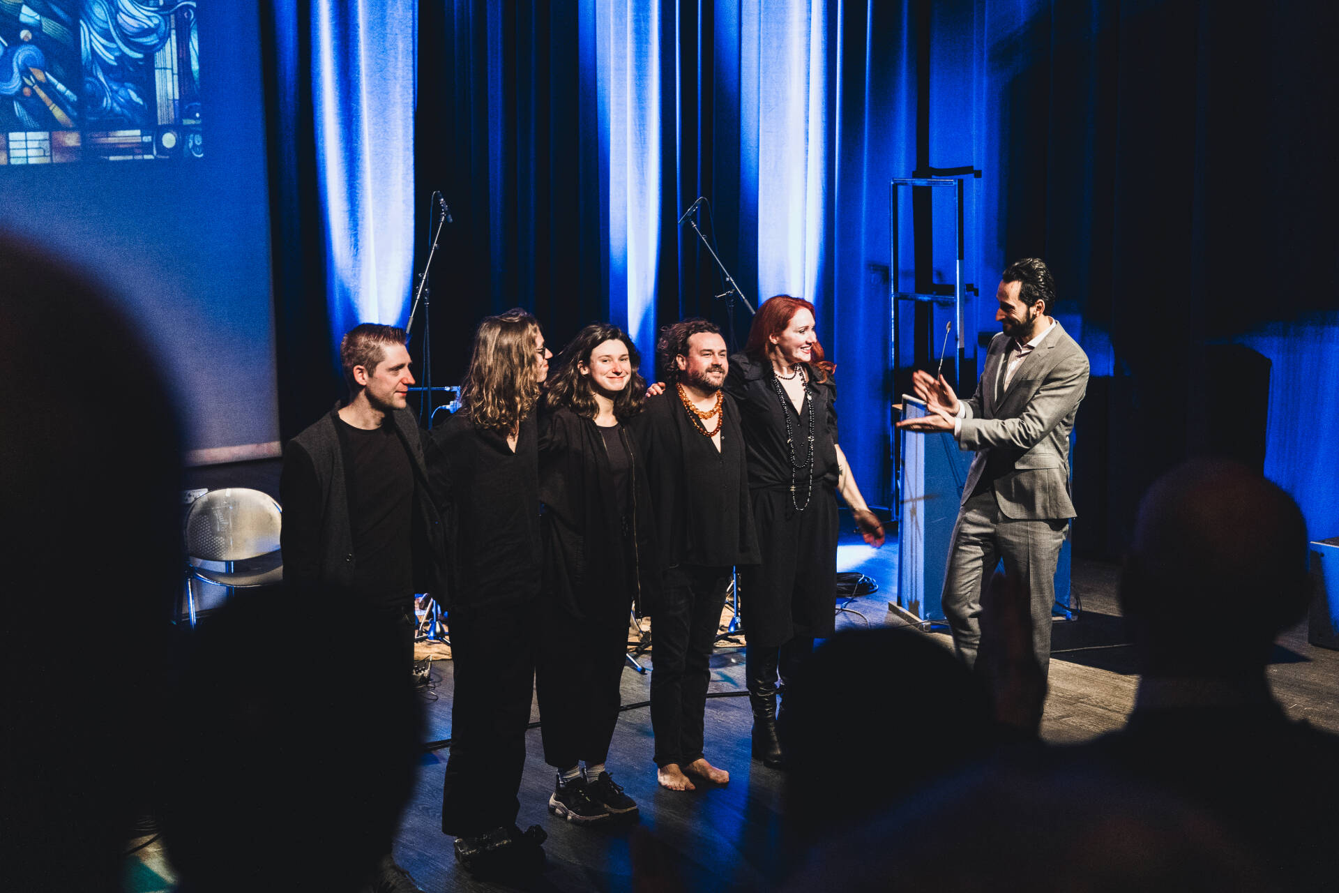 First the sermon, then the musical absolution: the elfurenmis soothes word with sound